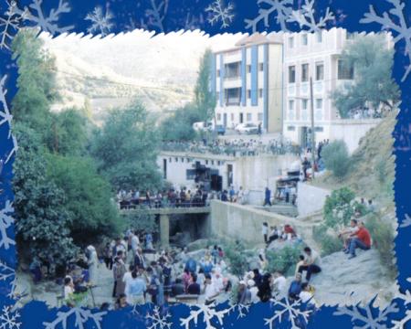 3aine hamra kane9di fiha mo3dam law9at fe sayif